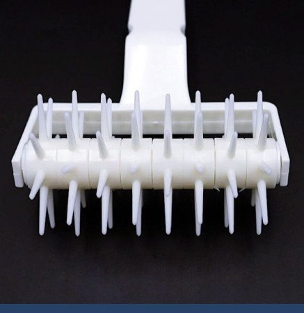 Кондитерский ролик для теста и дырочек для пиццы 10 см Кондитерский ролик для теста и дырочек для пиццы 10 см